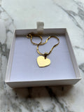 Pulsera corazón grosor fino acero dorado personalizable