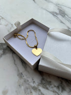 Pulsera corazón grosor fino acero dorado personalizable